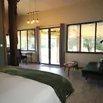D'hotes La Difference-le Pressoir Bed & Breakfast