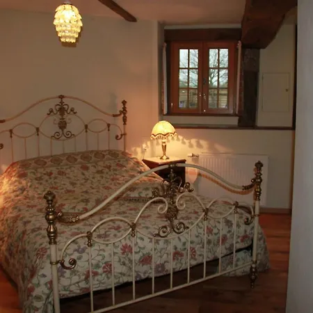 D'hotes La Difference-le Pressoir Bed & Breakfast