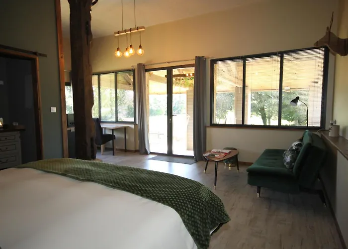 D'hotes La Difference-le Pressoir Bed & Breakfast